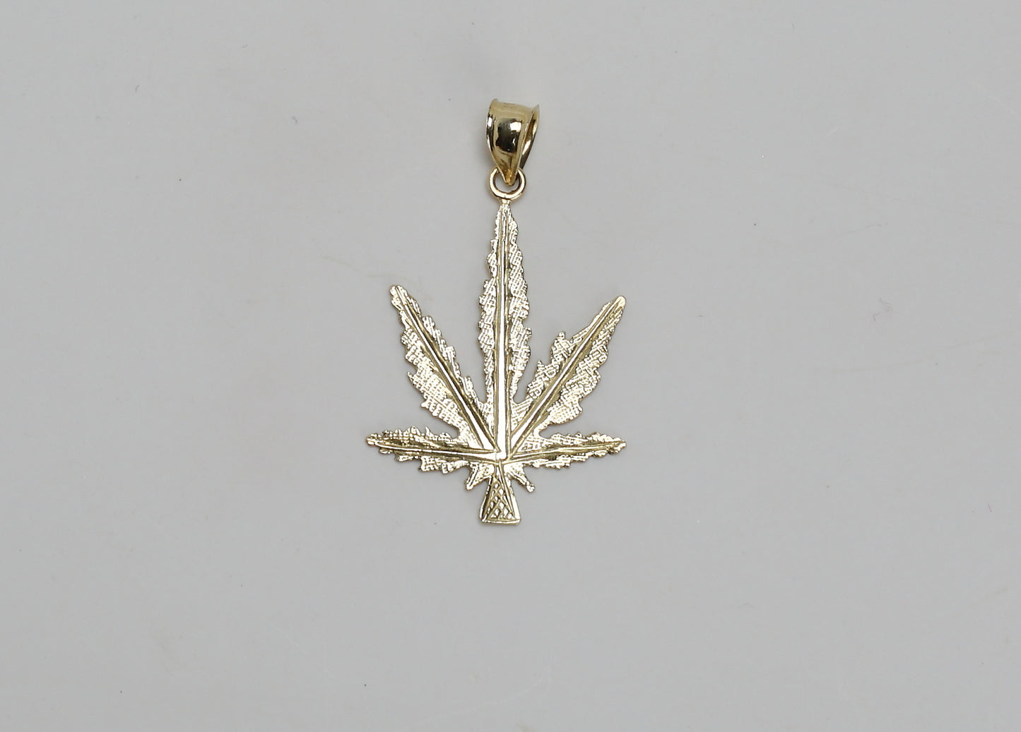 Small Marijuana leaf pendant